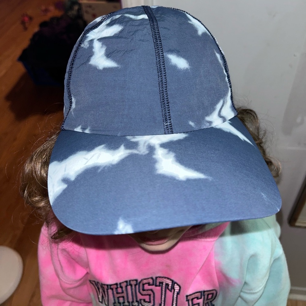 SOLD 🍒 Lulu Baller Hat Soft
Indigo Ice Print Blue Multi Brand new without tags - Picture 5 of 9